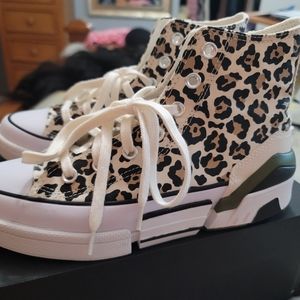 Converse driftwood black and white tennis shoes